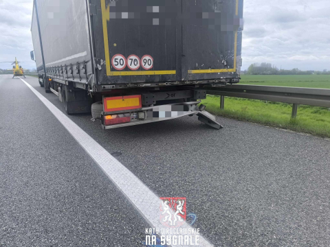 Ogromne utrudnienia na autostradzie A4. Bus uderzył w ciężarówkę. Autostrada w kierunku Katowic zablokowana - 2