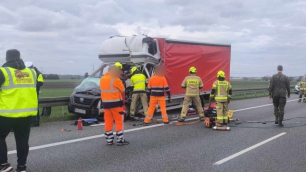 Ogromne utrudnienia na A4. Bus uderzył w ciężar&oacute;wkę. Autostrada w kierunku Katowic była zablokowana
