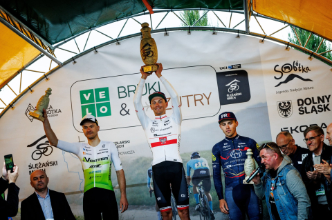 Mistrz Polski Norbert Banaszek wygrywa VeloBank Ślężański Mnich Bruki&Szutry - 2