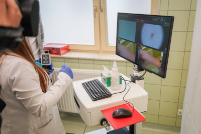 Sztuczna inteligencja wspiera dermatolog&oacute;w. To najnowocześniejszy taki aparat na świecie!