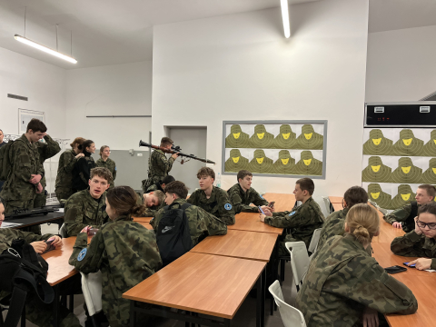 Dzień otwarty Akademii Wojsk Lądowych przyciągnął młodzież. Uczelnia przyjmie więcej studentów - 0
