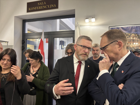 Awantura podczas rozprawy oskarżonych lekarzy. Na miejscu była policja oraz jeden z kandydatów na prezydenta - 1