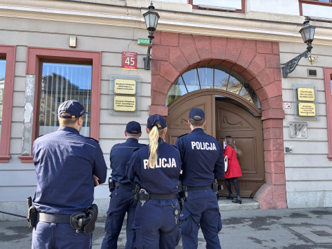 Awantura podczas rozprawy oskarżonych lekarzy. Na miejscu była policja oraz jeden z kandydatów na prezydenta - 3