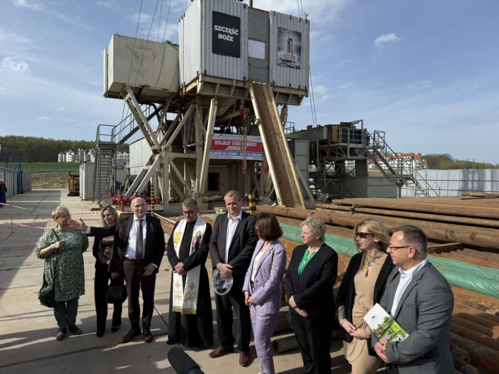 Trzebnica stanie się Trzebnicą-Zdrojem? Odwiert kluczem do zyskania statusu uzdrowiska – W Trzebnicy uruchomiono odwiert geotermalny „Jadwiga T-1”. Fot. Mateusz Florczyk