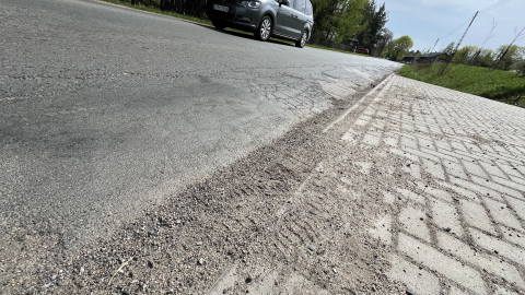 Kierowcy czekają na remont drogi przy zalewie Sosnówka. Kiedy ruszą prace? - 0