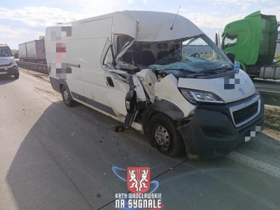 Kolizja na A4 w okolicy Wrocławia, roboty drogowe pod Brzegiem. Autostrada w korkach