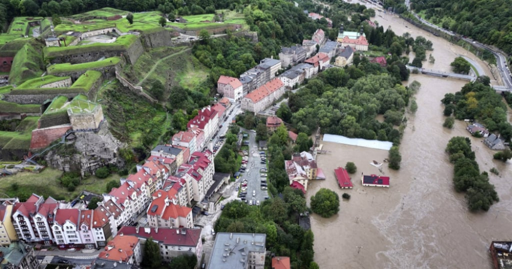 Dolnośląskie szkoły z bonami na wycieczki. 3 mln zł zostaną wydane w regionach zniszczonych przez powódź - Kłodzko bardzo mocno ucierpiało podczas wrześniowej powodzi. Fot. Radosław Bugajski