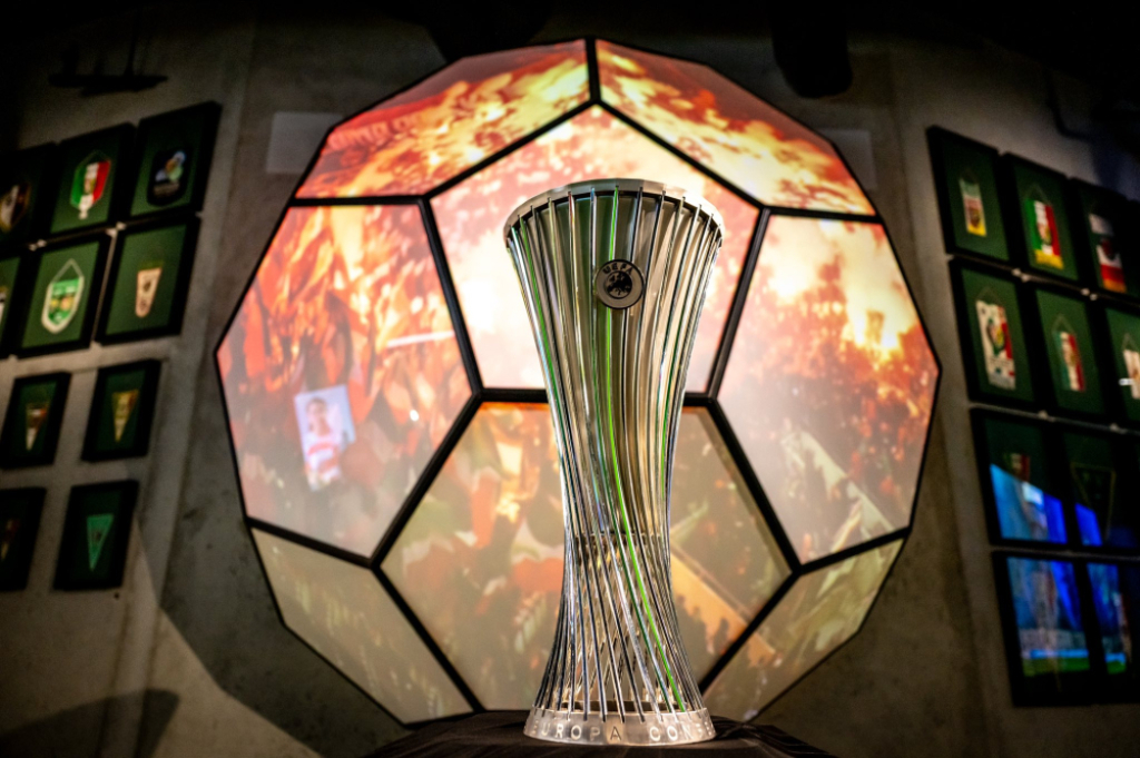 Puchar Ligi Konferencji UEFA do zobaczenia w Muzeum Śląska Wrocław - Trofeum piłkarskiej Ligi Konferencji UEFA w ostatni weekend kwietnia będzie wystawione w Muzeum Śląska Wrocław - fot. materiały prasowe