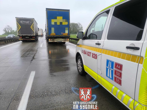 10-kilometrowy korek na autostradzie A4. Zderzyły się dwie ciężarówki [ZDJĘCIA] - 0