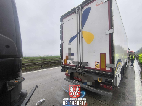 10-kilometrowy korek na autostradzie A4. Zderzyły się dwie ciężarówki [ZDJĘCIA] - 2