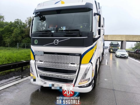 10-kilometrowy korek na autostradzie A4. Zderzyły się dwie ciężarówki [ZDJĘCIA] - 4