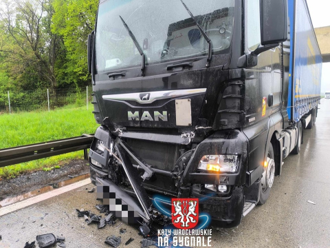 10-kilometrowy korek na autostradzie A4. Zderzyły się dwie ciężarówki [ZDJĘCIA] - 6