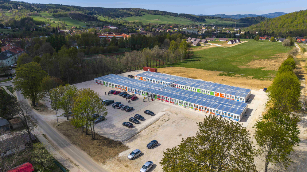 Odbudowa żłobków po powodzi jako odbudowa infrastruktury krytycznej? Rząd przeznaczył na ten cel 14,5 mln zł - Tak wygląda przedszkole modułowe w Stroniu Śląskim. Niebawem, powstanie tutaj nowy, energooszczędny obiekt. Fot: Jarosław Wrona / Radio Wrocław