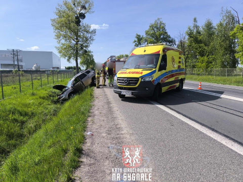 Duże utrudnienia na drogach. Wypadek i długi korek na S8 koło Oleśnicy [ZDJĘCIA] - 3