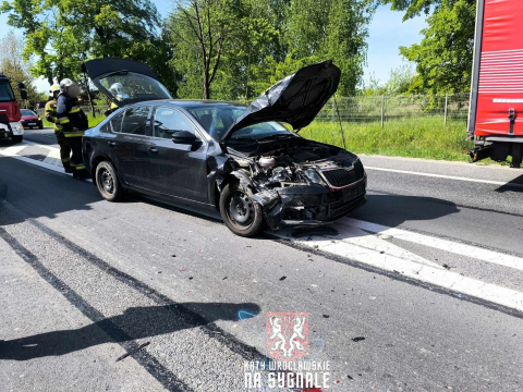 Duże utrudnienia na drogach. Wypadek i długi korek na S8 koło Oleśnicy [ZDJĘCIA] - 5