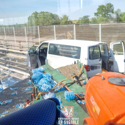 Duże utrudnienia na drogach. Wypadek i długi korek na S8 koło Oleśnicy [ZDJĘCIA]