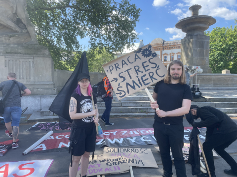 Demonstracja na ulicach Wrocławia - "Walka klas trwa". Data nie jest przypadkowa - 2
