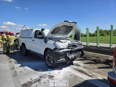 Zderzenie 4 samochodów na A4, jeden pojazd zaczął się palić. "To nie autostrada, to tor przeszkód" - 0