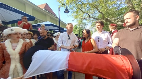 Ta flaga ma ponad pół kilometra! W Legnicy co roku powiększają biało-czerwoną - 1