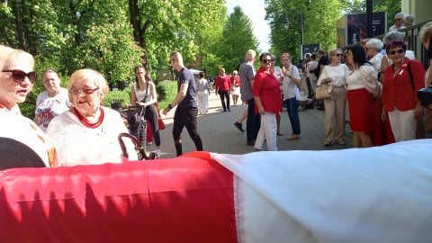 Ta flaga ma ponad pół kilometra! W Legnicy co roku powiększają biało-czerwoną - 4