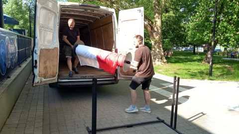 Ta flaga ma ponad pół kilometra! W Legnicy co roku powiększają biało-czerwoną - 5