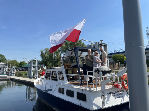 Święto Flagi we Wrocławiu. Politycy rozdają flagi, kapitanowie organizują rejs - 3