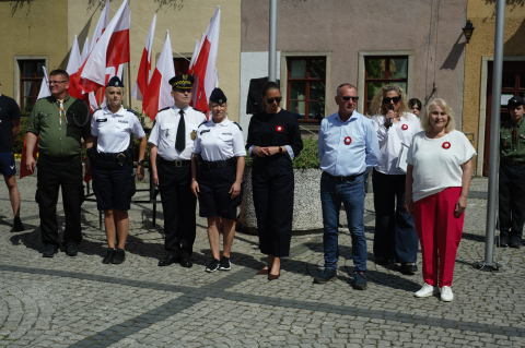 Jelenia Góra jest biało-czerwona. Mieszkańcy na Rynku wspólnie świętują Dzień Flagi [ZDJĘCIA] - 2