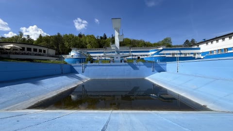 Jelenia Góra: Są środki na remont basenu przy Sudeckiej. Obecnie pływalnia straszy i odrzuca [ZDJĘCIA] - 8