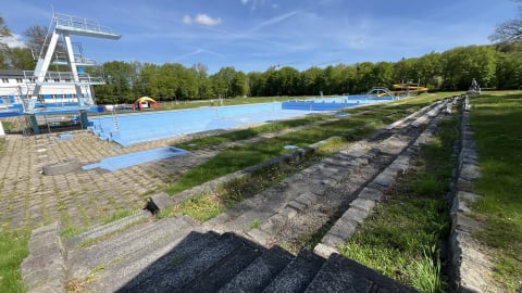 Jelenia Góra: Są środki na remont basenu przy Sudeckiej. Obecnie pływalnia straszy i odrzuca [ZDJĘCIA] - 11