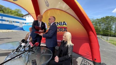 Jelenia Góra: Są środki na remont basenu przy Sudeckiej. Obecnie pływalnia straszy i odrzuca [ZDJĘCIA] - 1