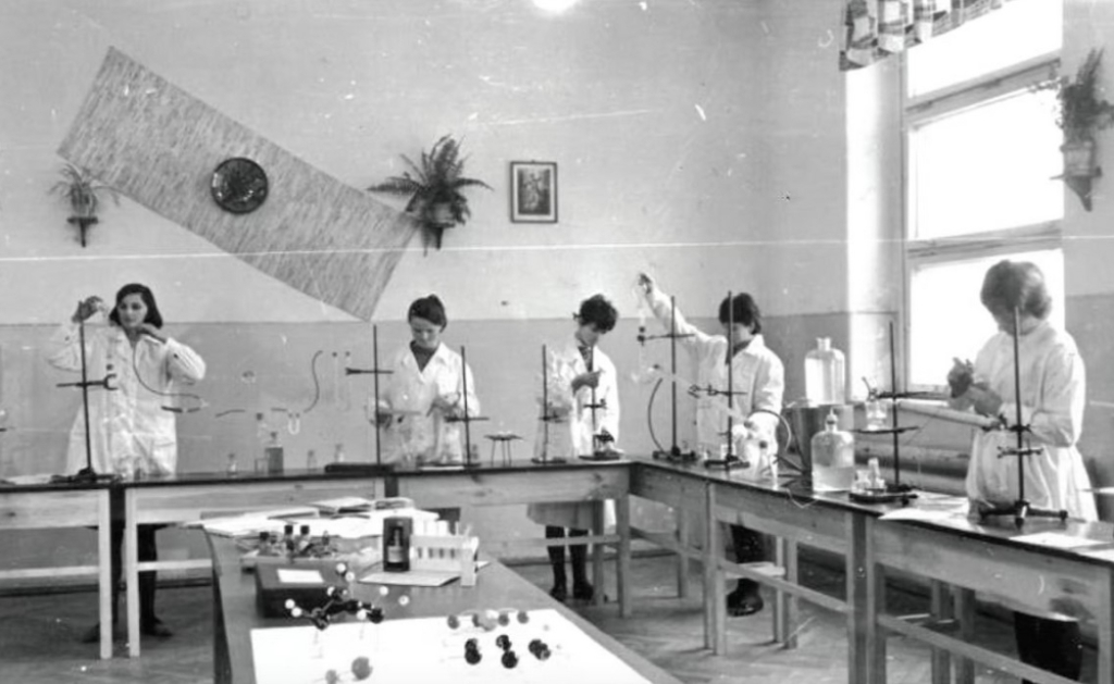 Dźwiękowa Historia – Jubileusz 75-lecia Technikum nr 15 im. Marii Skłodowskiej-Curie we Wrocławiu. - fot. Archiwum Technikum 15 we Wrocławiu im. Marii Skłodowskiej-Curie.