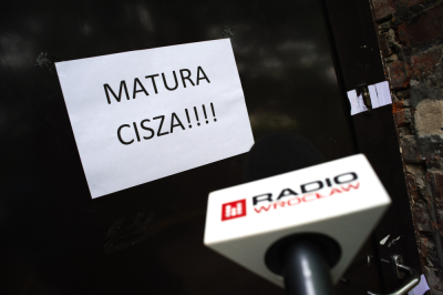 "Przebimbałem cztery lata, znałem tylko Balladynę". Jak maturzyści oceniają pierwszy dzień egzamin&oacute;w?