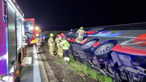 Wypadek autokaru z amerykańskimi żołnierzami na A4, są ranni! Na miejscu siedemnaście zastępów straży oraz śmigłowiec - 0