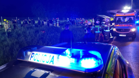 Wypadek autokaru z amerykańskimi żołnierzami na A4, są ranni! Na miejscu siedemnaście zastępów straży oraz śmigłowiec - 1