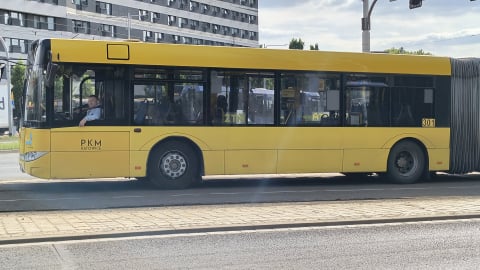 Nietypowe autobusy na ulicach Wrocławia. Dlaczego mają oznaczenie innych metropolii? - 0