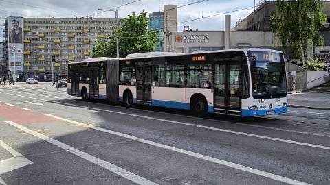 Nietypowe autobusy na ulicach Wrocławia. Dlaczego mają oznaczenie innych metropolii? - 1