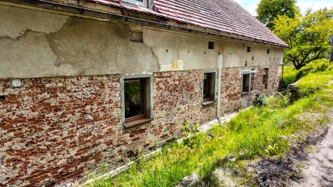 "Nie dam się zastraszyć". Podpalenie i wybite szyby u sołtys Starej Morawy. Chodzi o zbiorniki przeciwpowodziowe? - 1