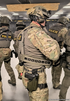 Wrocławscy kontrterroryści wraz ze Słowakami oraz Czechami doskonalą swoje umiejętności szturmowe [ZDJĘCIA] - 1