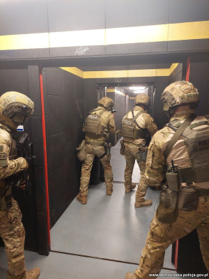 Wrocławscy kontrterroryści wraz ze Słowakami oraz Czechami doskonalą swoje umiejętności szturmowe [ZDJĘCIA] - 3