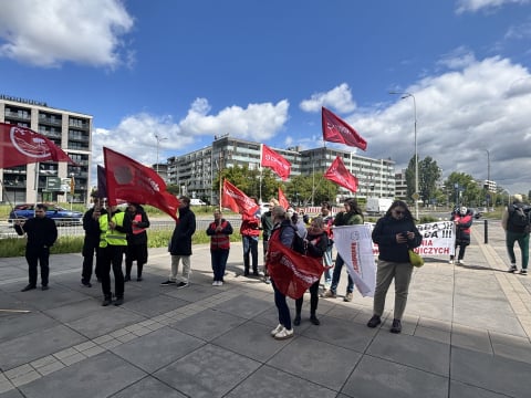 Protest pod wrocławską siedzibą Kauflandu. Trwa spór o społecznego inspektora pracy w firmie - 0