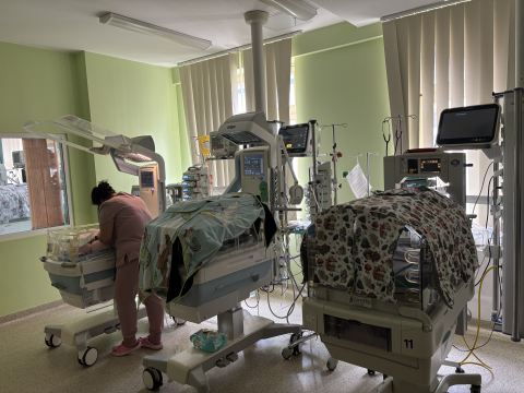 Lekarze i pielęgniarki szukają domów dla dzieci pozostawionych w szpitalu. "Są (gdzieś) takie rodziny" [REPORTAŻ] - 2