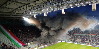 "Pogrzeb" ekstraklasy we Wrocławiu. Kibice na ostatni mecz przyszli ubrani na czarno - 0
