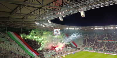 "Pogrzeb" ekstraklasy we Wrocławiu. Kibice na ostatni mecz przyszli ubrani na czarno - 2