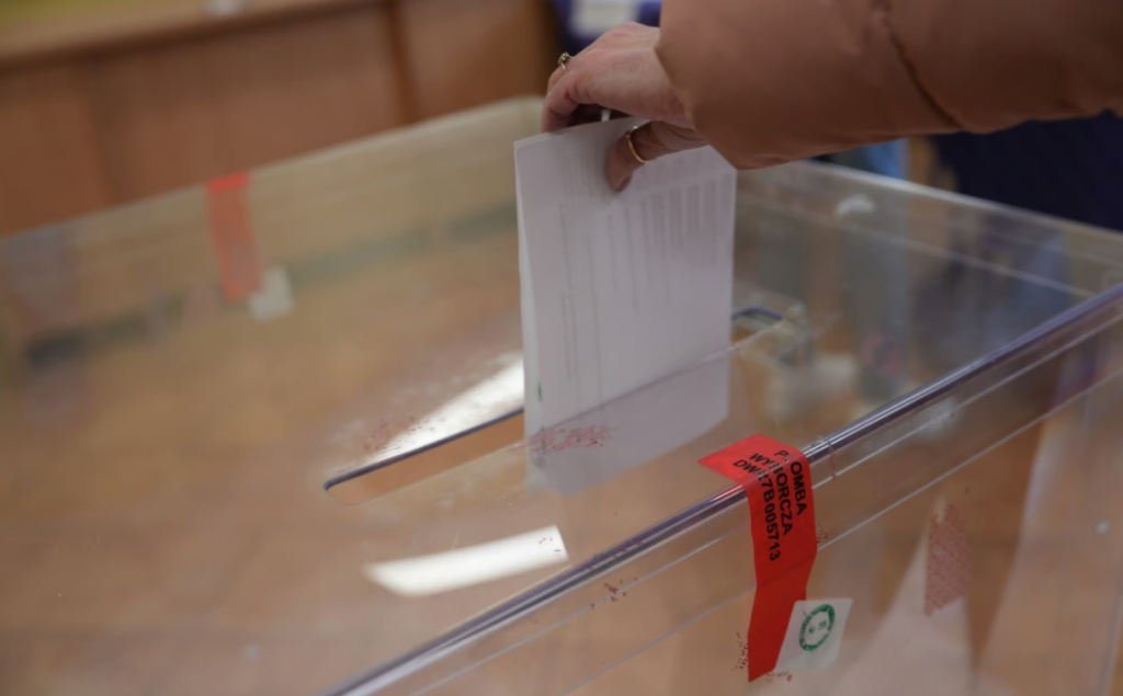 Ponad połowa uprawnionych już zagłosowała. Jak wygląda frekwencja na Dolnym Śląsku? - Znamy frekwencję w wyborach prezydenckich na godzinę 17:00. Fot. Oleksandr Poliakovsky (wroclaw.pl)