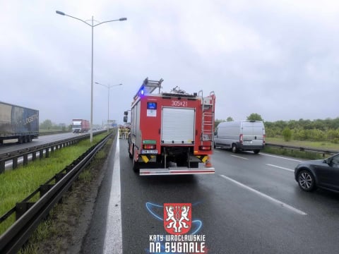 Zderzenie na Autostradowej Obwodnicy Wrocławia. Korek ma kilka kilometrów [ZDJĘCIA] - 0