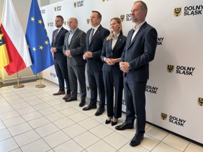 "Potrafimy docenić prace poprzednik&oacute;w". Samorząd wojew&oacute;dztwa dolnośląskiego podsumował rok pracy