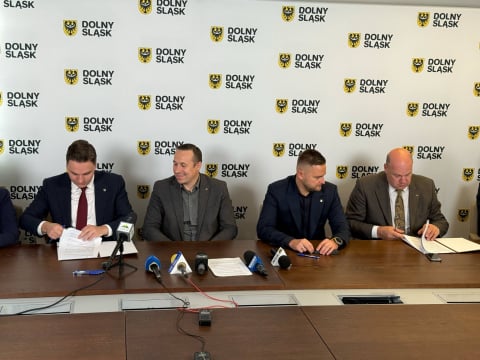Kolej wraca do Srebrnej Góry! Mieszkańcy czekali na nią pół wieku. Koszt inwestycji to ponad 40 mln złotych - 1