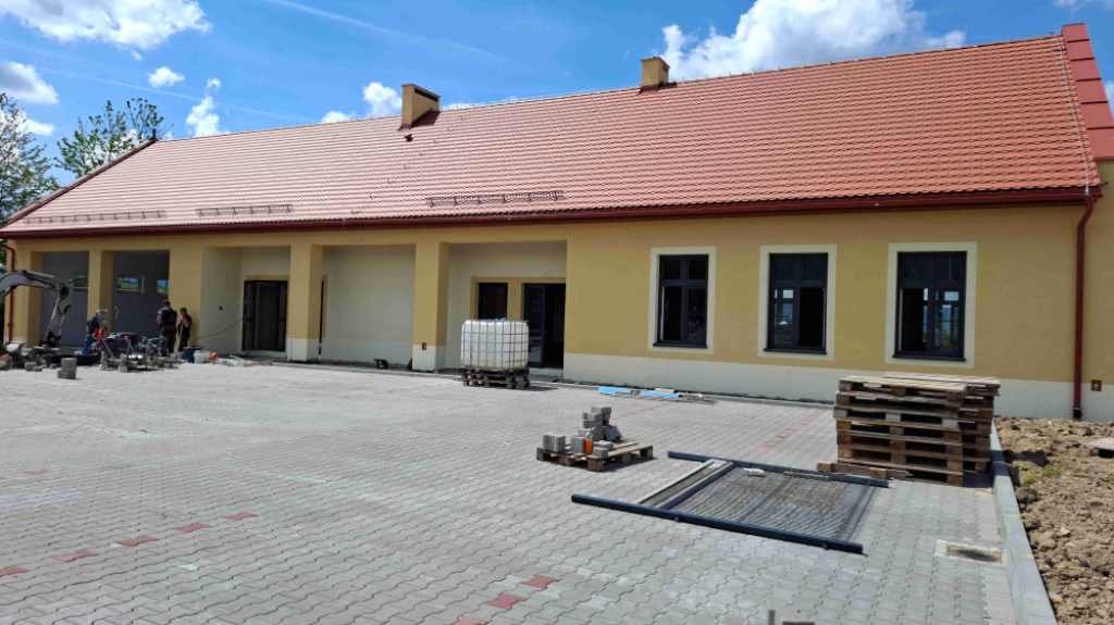 Połączą nową remizę z wiejskim domem kultury. Ważna inwestycja pod Bystrzycą Kłodzką – W Idzikowie w gminie Bystrzyca Kłodzka powstaje wiejski dom kultury połączony z remizą. Fot. Jarosław Wrona