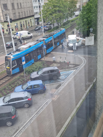 Wrocław: Kolizja na Pułaskiego! Tramwaj zderzył się z samochodem dostawczym [ZDJĘCIA] - 2