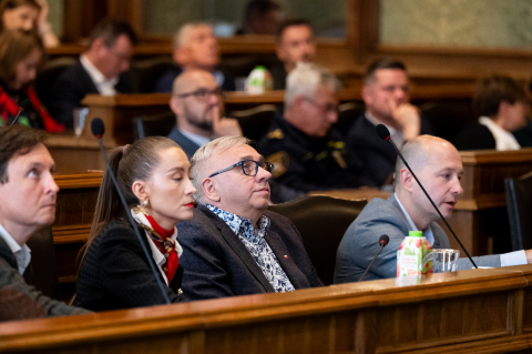 Prezydent Wrocławia Jacek Sutryk otrzymał wotum zaufania oraz absolutorium. Jak głosowali radni? [ZDJĘCIA] - 16